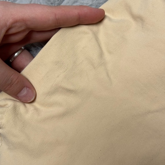 Skims Seamless Sculpt High Waisted Thong Color Sand - Picture 7 of 8